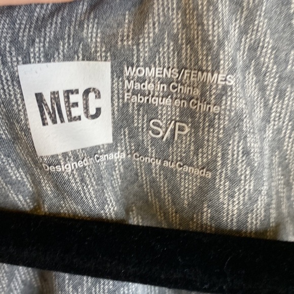 MEC Slip On Lightweight Short Sleeve Dress Size S - Picture 8 of 11